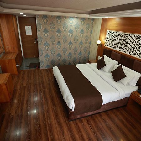 Hotel The Montreal Telbal ภายนอก รูปภาพ