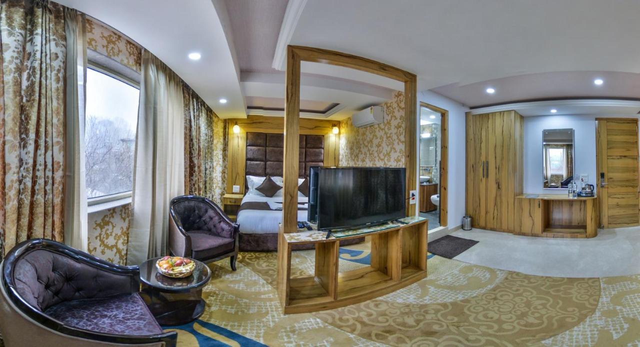 Hotel The Montreal Telbal ภายนอก รูปภาพ