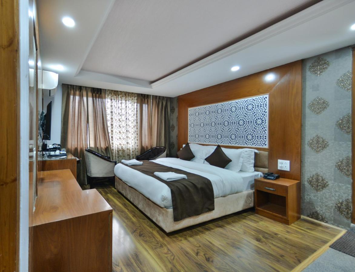 Hotel The Montreal Telbal ภายนอก รูปภาพ