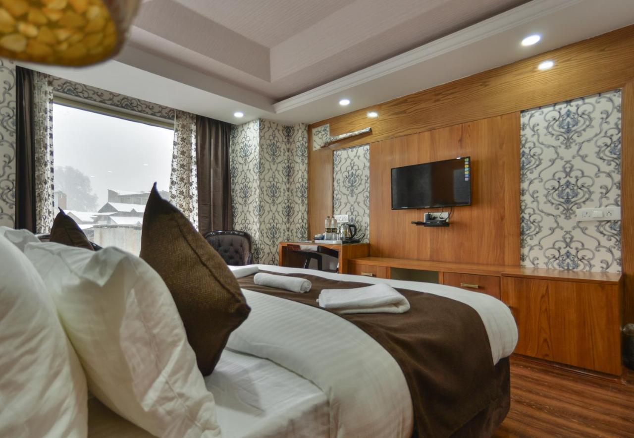 Hotel The Montreal Telbal ภายนอก รูปภาพ
