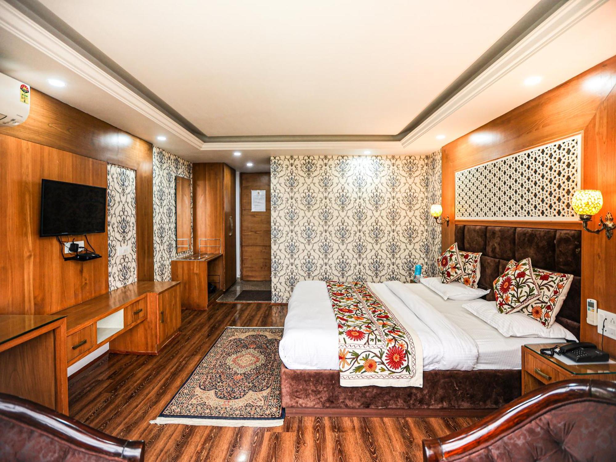 Hotel The Montreal Telbal ภายนอก รูปภาพ