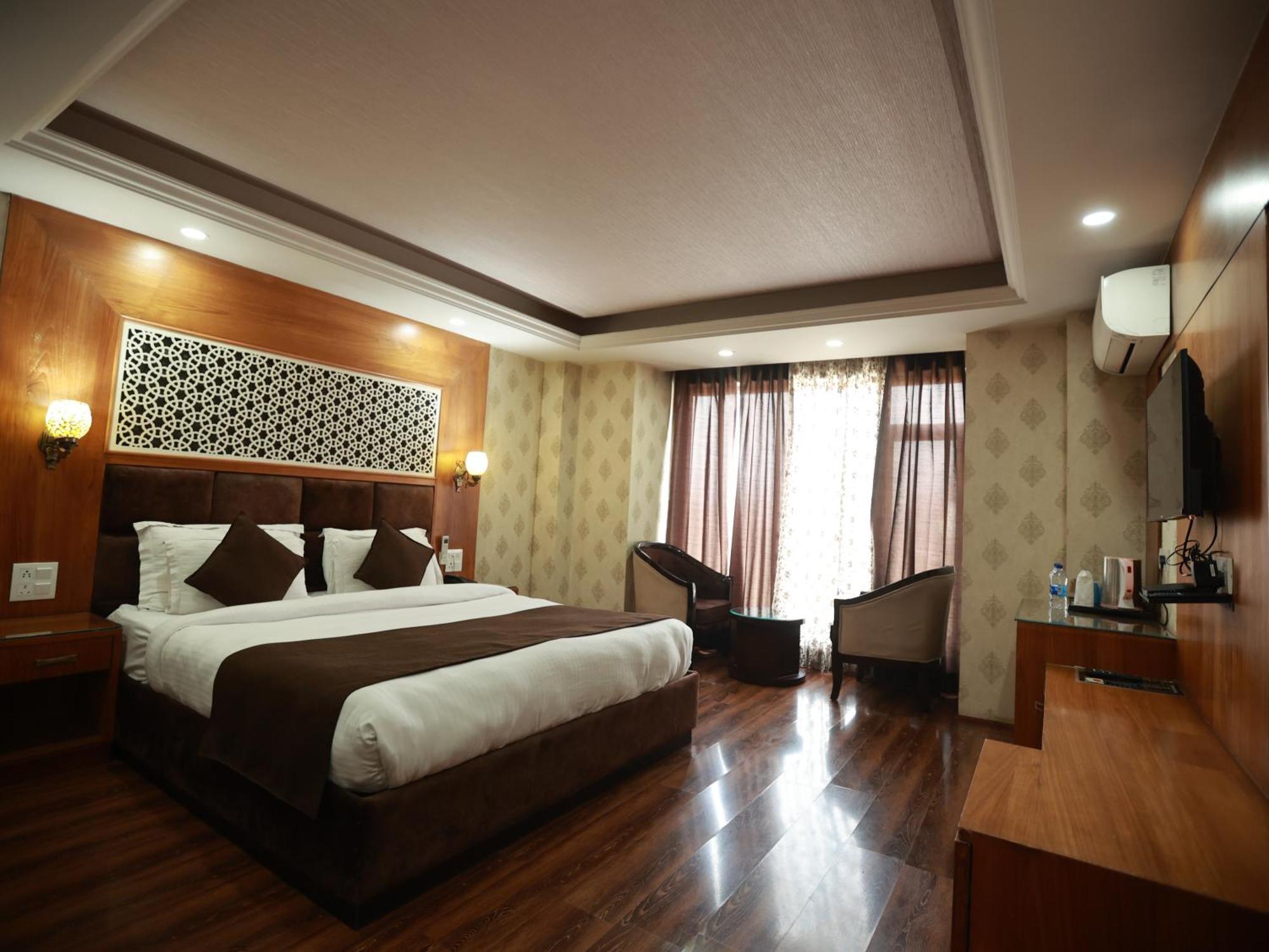 Hotel The Montreal Telbal ภายนอก รูปภาพ