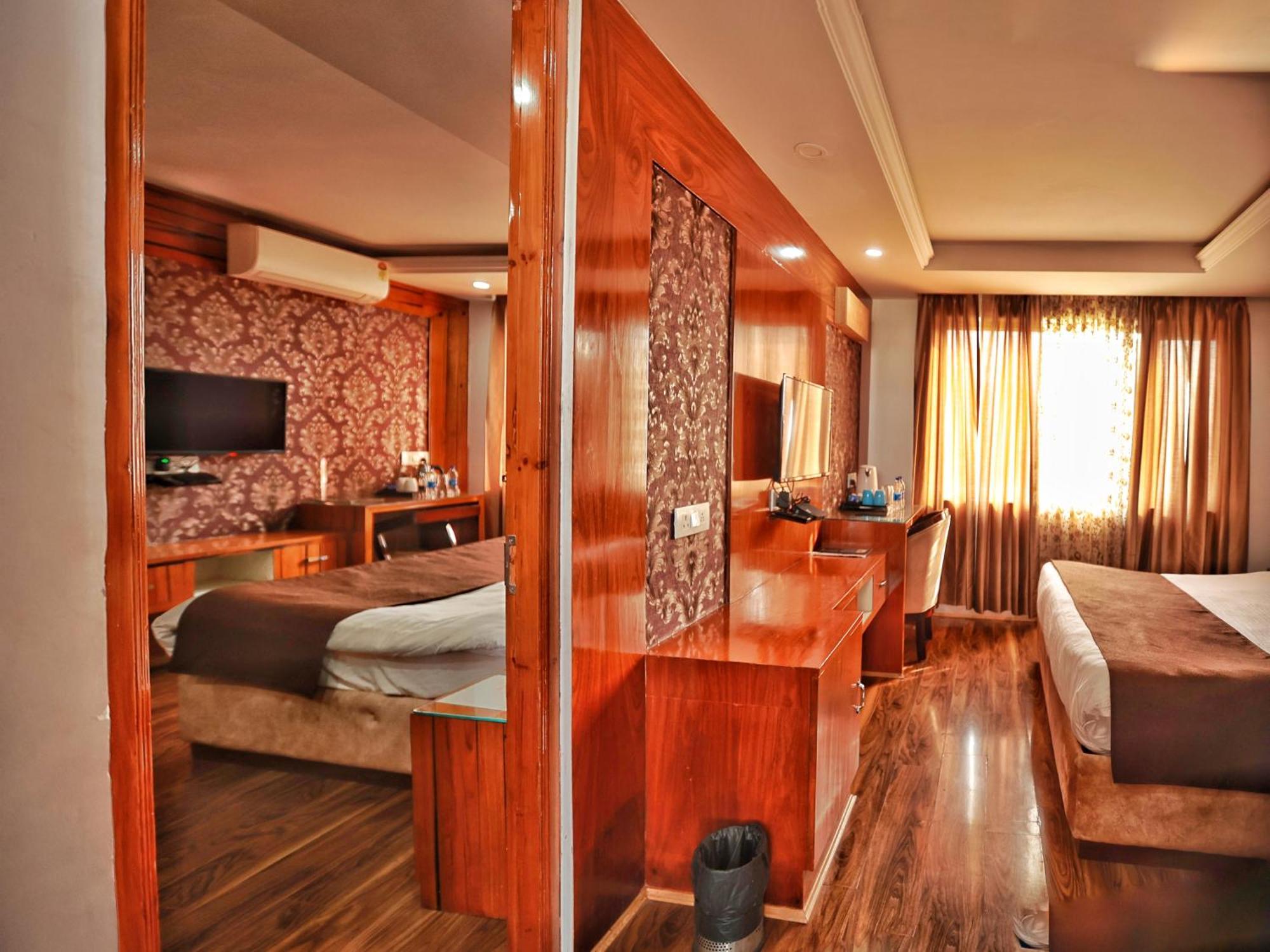 Hotel The Montreal Telbal ภายนอก รูปภาพ