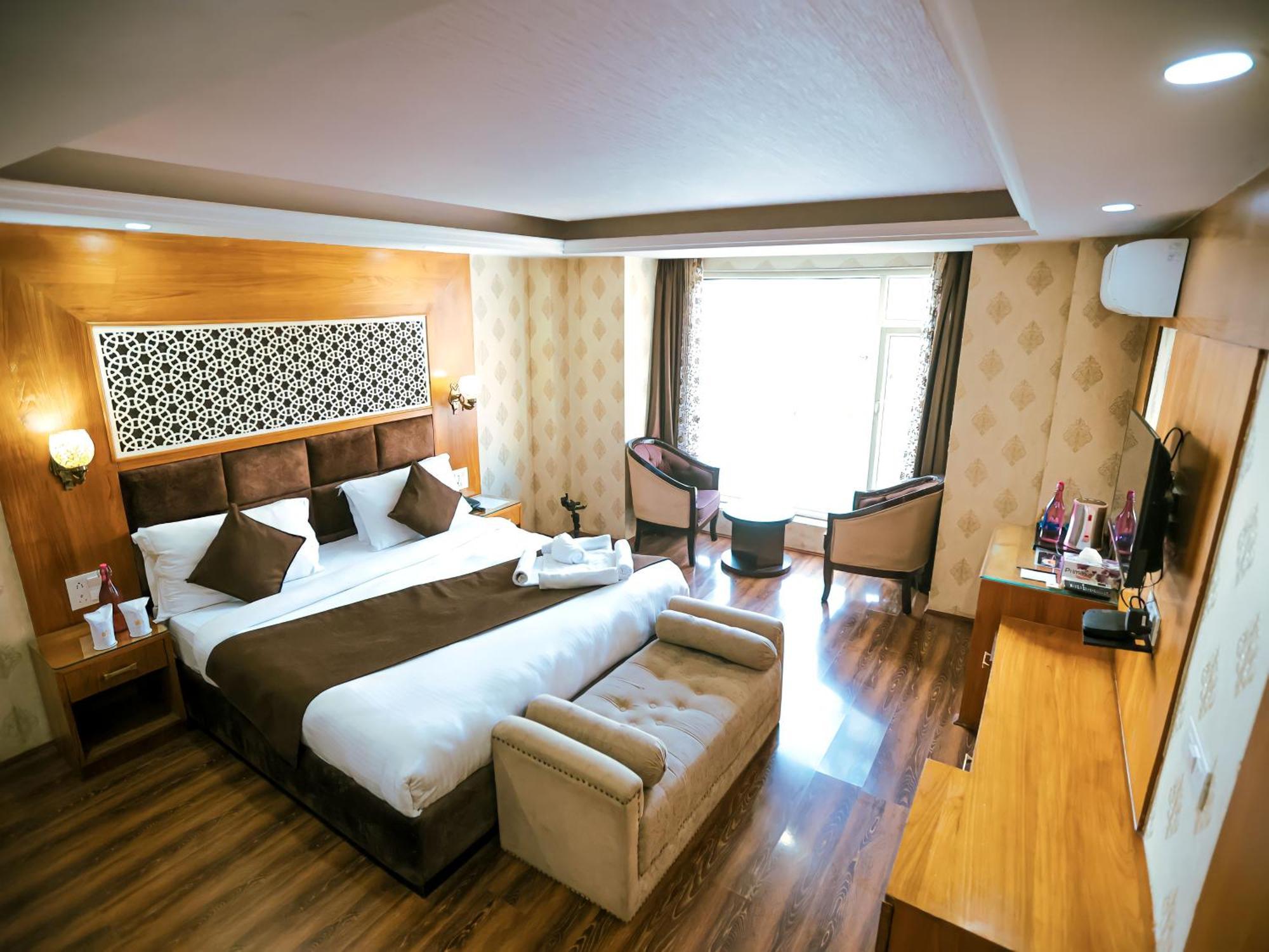 Hotel The Montreal Telbal ภายนอก รูปภาพ
